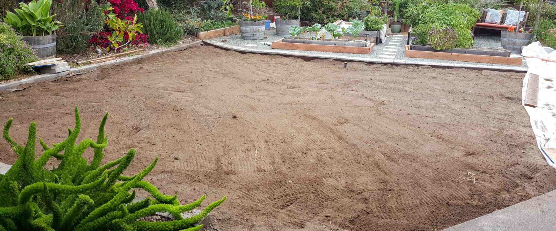 Will landscaping fabric kill grass?